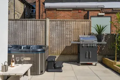 Image de New Home near Sandbanks + Hot Tub + Sleeps 9 guests. 3 x bathrooms