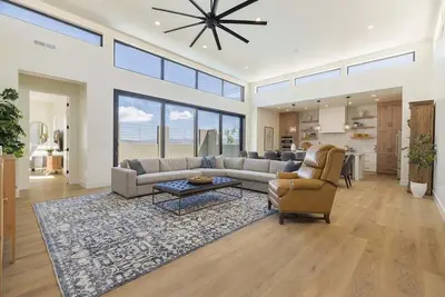 Image de Bright & Spacious Home w/ Pool: About Time