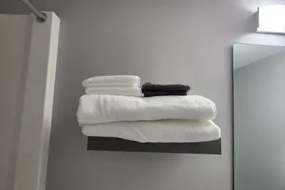 Image de Spacious Basement Suite in Bonavista With Separate Entrance