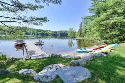 Image de Cozy Cabin + Bunkie~lakefront~muskoka~watertoys