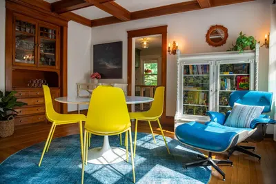 Image de Cozy & Spacious home next to Gorgeous City Park - Outdoor Dining, Hot Tub & Gym!