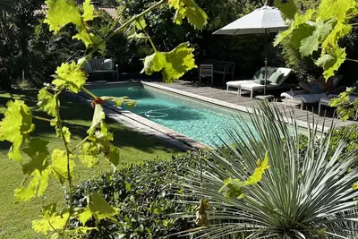 Image de Belle villa en bois - 5 Chambres, piscine chauffée et magnifique jardin arboré