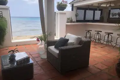Image de Beachfront 2 bedroom apartment with private pool -New Listing