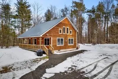 Image de Kasoag Lake lodge-Atv + snowmobile right from your door. Great fishing close by! \n