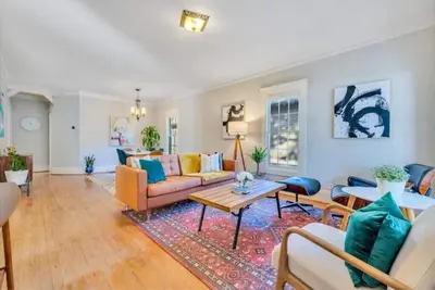 Image de Stylish Atlanta Bungalow with Mid-Century Flair - Kirkwood