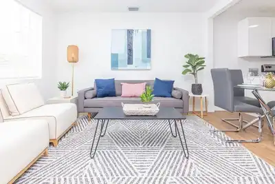 Image de Modern two bedroom house with large outdoor space