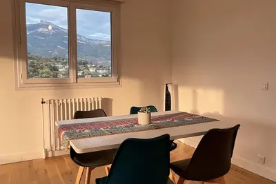 Image de 12th floor newly renovated modern apartment