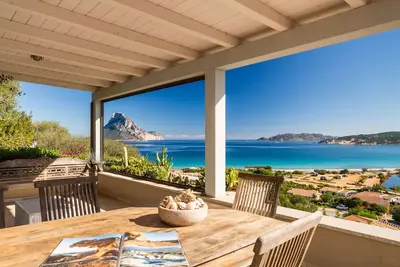 Image de Vue imprenable près de la plage avec grande véranda panoramique Maison Molara