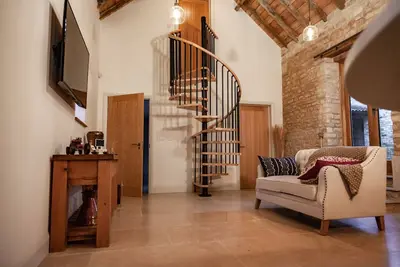 Image de The Studio - A Unique and Luxurious Country Barn Conversion