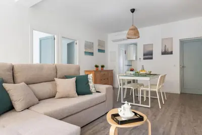 Image de Serene Beachside Haven: Family Friendly Apartment