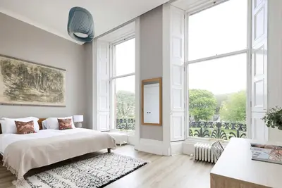 Image de Grand, Bright Apartment in Historic Edinburgh
