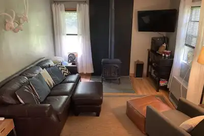 Image de Peaceful, cozy pet-friendly home, fiber-optic wifi close to mountains and lake