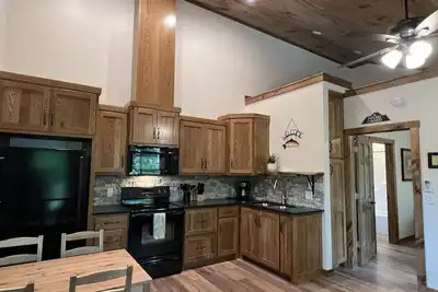 Image de Spacious 1 bedroom Lake front property