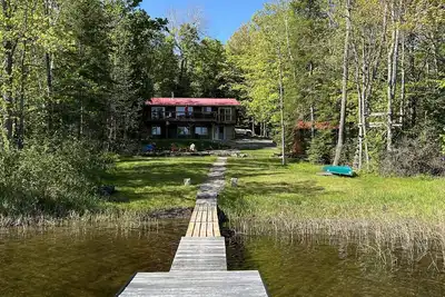 Image de Cozy Lakefront Cottage in Haliburton, On. A Classic Cottage With Modern Touches!