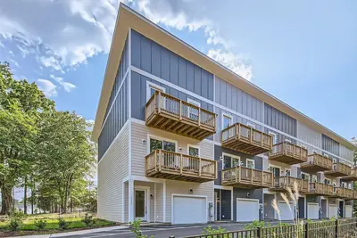 Image de Unforgettable Uptown Bliss: Your Perfect Getaway in the Queen City