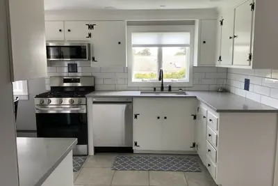 Image de Contemporary 4bedroom home near beach.