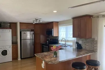 Image de Cottage Pandosy Area - Close to Gyro Beach
