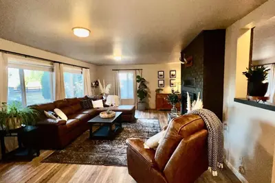 Image de Moody Country Farmhouse