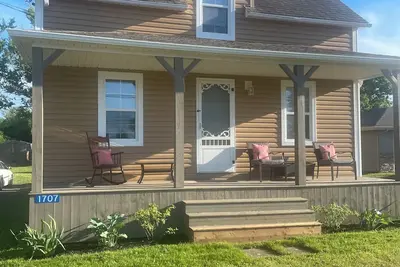 Image de Clean, Spacious House. Minutes away from the Beach.