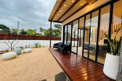 Image de Into The Sea - 5 mins from the Beach