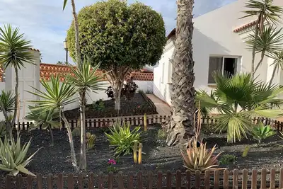 Image de Ocean Vibes is spacious private villa with a large pool and beautiful gardens.