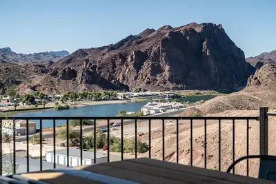 Image de Bayview Beauty! Private River access and mountain views!