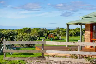 Image de Directly opposite the beach, Ocean View Marengo is sure to delight!