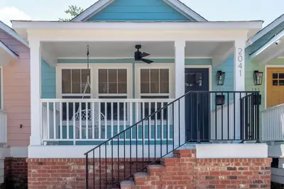 Image de Cute 2 bedroom pet family friendly great backyard