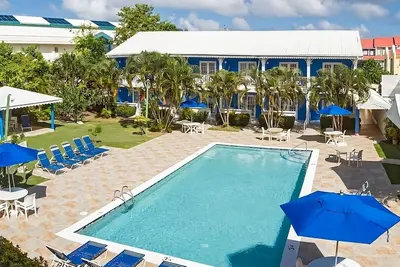 Image de Excellent Choice! 3 Units w/ Balconies, Outdoor Pool, Parking is Free!