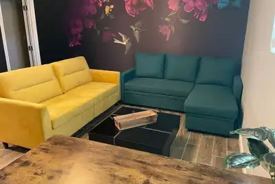 Image de New Stylish Midtown With One Bedroom (Unit D)