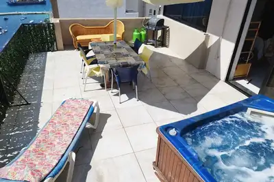 Image de Sea view 2 bedroom penthouse with terrace