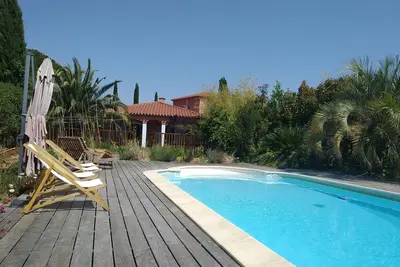 Image de Villa spacieuse, jardin, piscine, 5 minutes du lac à pied, 15 minutes des plages