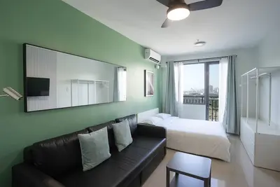 Image de Concrete Palms in Shore 2 Tower 1 near Moa w/ awesome view of Manila and the bay