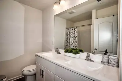 Image de Luxury Haven: Near Race & Casino