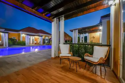 Image de Connect with nature through a mix of luxurious and striking details.