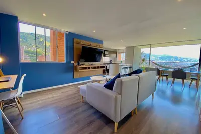 Image de Sit in the air with the best view in Medellin