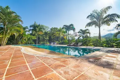 Image de Escapade de rêve en Colombie avec court de tennis, piscines, vues et plus. . .