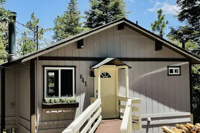 Image de A romantic getaway or family vacation in our beautiful Lake Arrowhead home