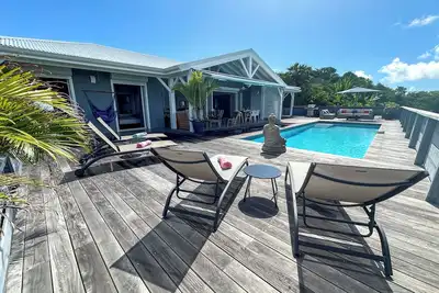 Image de \"La Villa Grey\" pour 6 personnes, vue mer, piscine 10x3, 5m, St-François