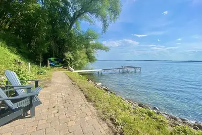 Image de Cabin on gorgeous Lake Ida, near the Carlos Creek Winery!