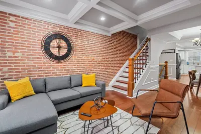 Beautiful Townhome in Pigtown with Rooftop Deck