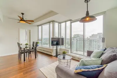 Image de Home in the Sky with Gorgeous Water Views