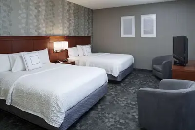 Image de Your Home Away From Home! 3 Spacious Units, Pets Allowed, Indoor Swimming Pool!