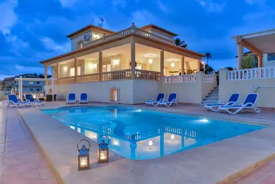 Image de Villa à louer à Calpe Bellissima 14 pax et piscine privée