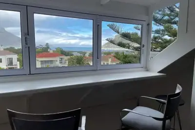Image de Beautiful home in picturesque Hout Bay 5 minutes from the beach.