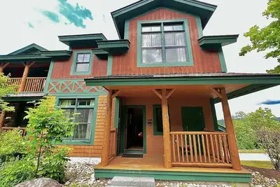 Image de Treetop townhouse with Hot Tub and plenty of space for the whole family!