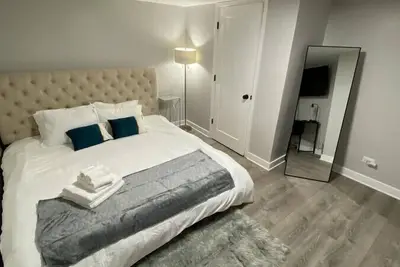 Image de Stylish Urban Retreat 3 Bedroom Newly Remodeled