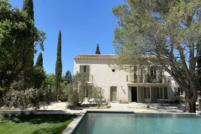 Image de **New** Mas climatisé Arles 14 pers - piscine chauffée/pétanque/Méhari