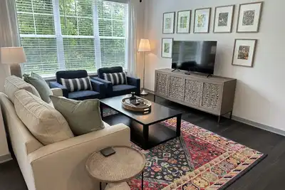 Image de The Presidential Suite | Walk-In Shower | Gated!