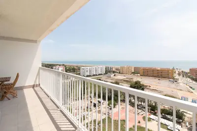 Image de Global Properties: Apartment with terrace and sea views